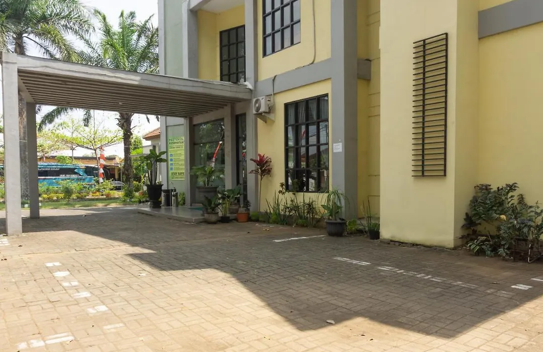OYO 3803 Hotel Wonojati Syariah Malang-1