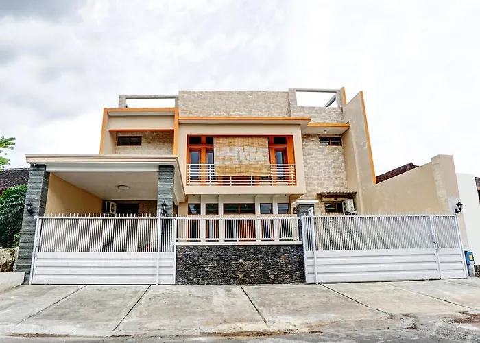 Hotel O Avisha Guest House Syariah Malang