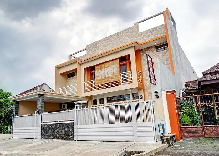 Hotel O Avisha Guest House Syariah Malang